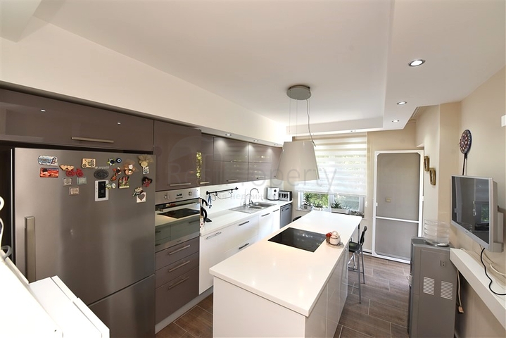 3+1 apartment with separate kitchen in the center of Alanya