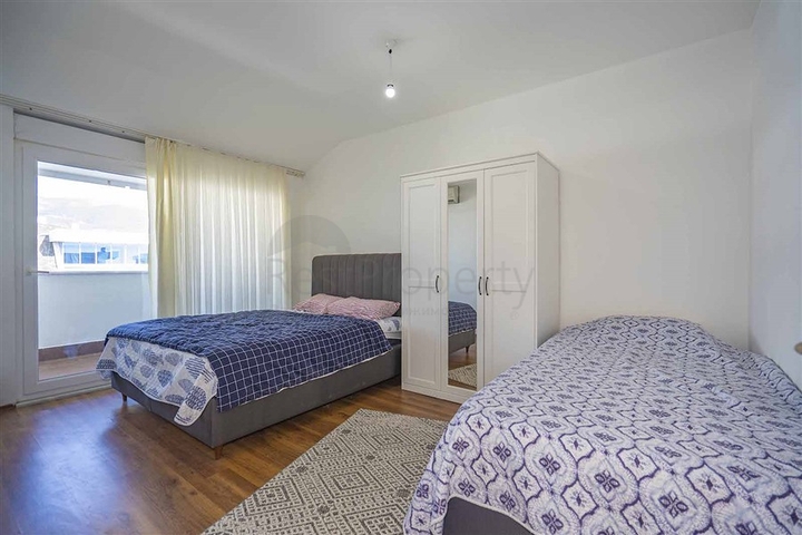 Spacious 2+1 penthouse from the owner in the Kestel area