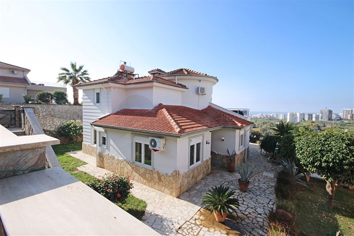 Villa with panoramic sea view