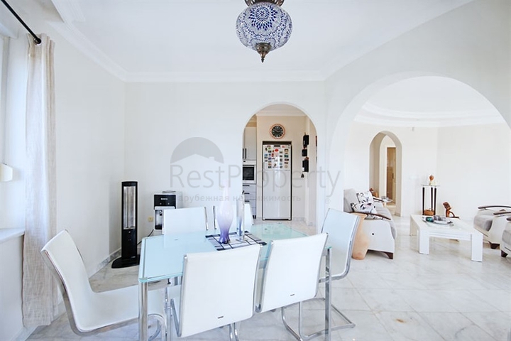 Villa with panoramic sea view