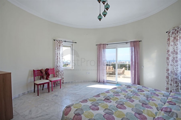 Villa with panoramic sea view
