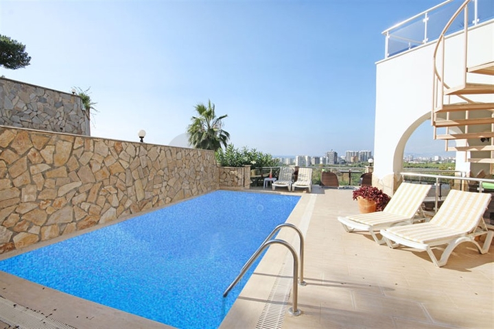 Villa with panoramic sea view