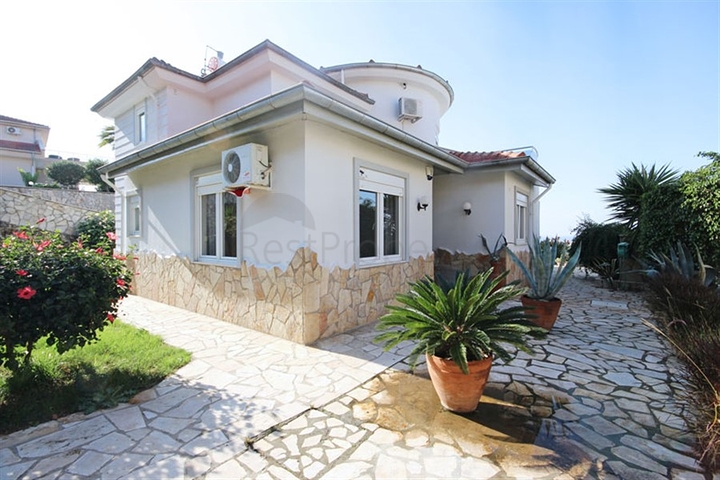 Villa with panoramic sea view