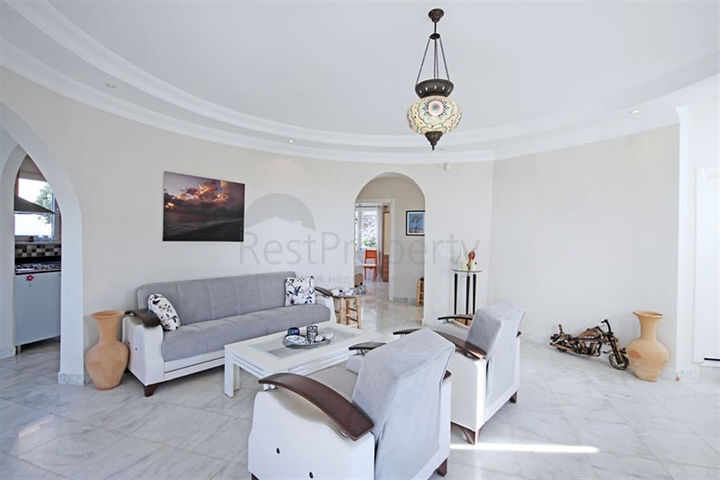 Villa with panoramic sea view