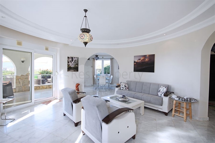 Villa with panoramic sea view