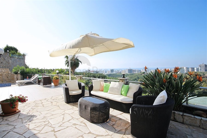 Villa with panoramic sea view