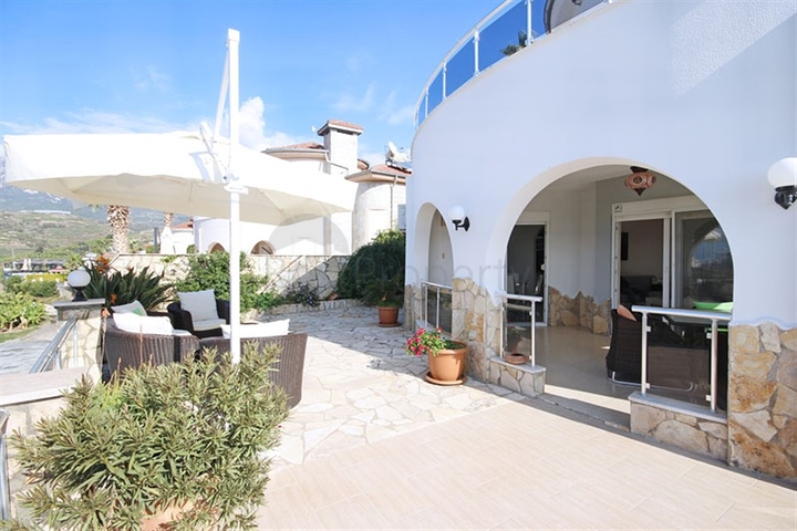 Villa with panoramic sea view