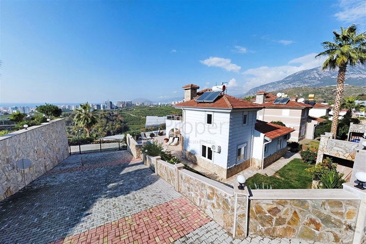Villa with panoramic sea view