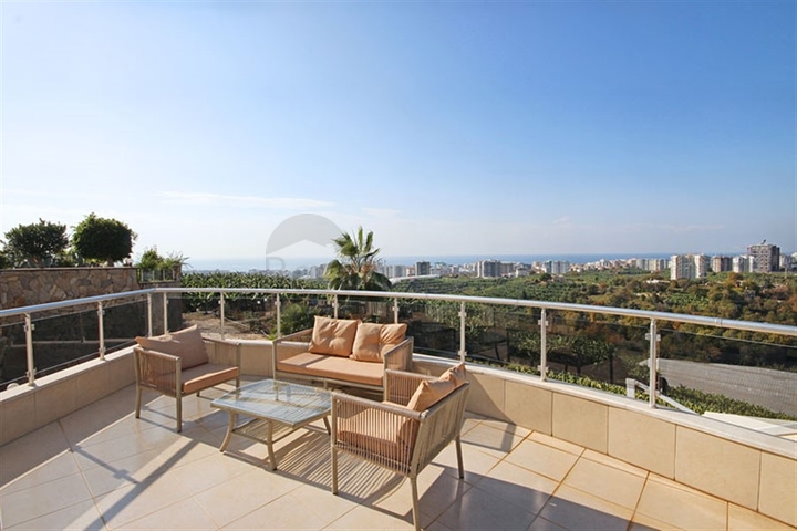 Villa with panoramic sea view