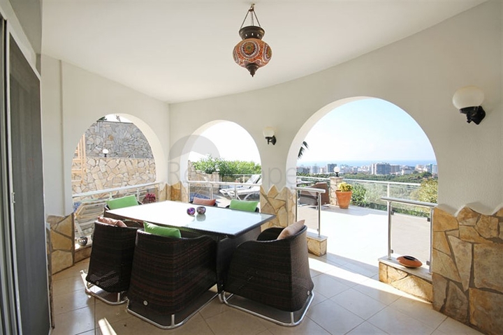 Villa with panoramic sea view