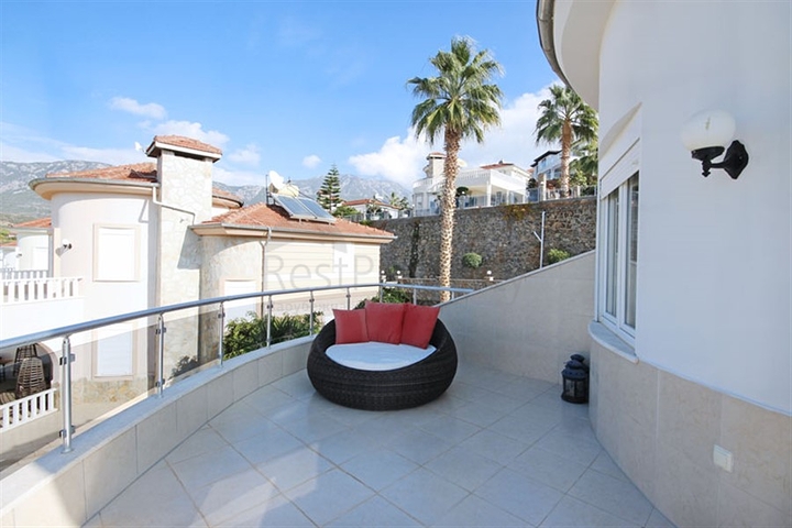 Villa with panoramic sea view