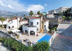 Villa with panoramic sea view