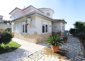 Villa with panoramic sea view