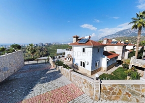 Villa with panoramic sea view