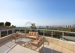 Villa with panoramic sea view