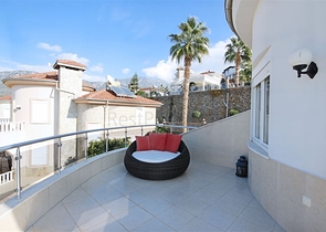 Villa with panoramic sea view