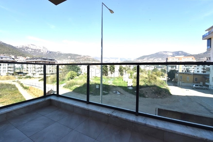 Spacious 3+1 apartment for a large family in Oba district 