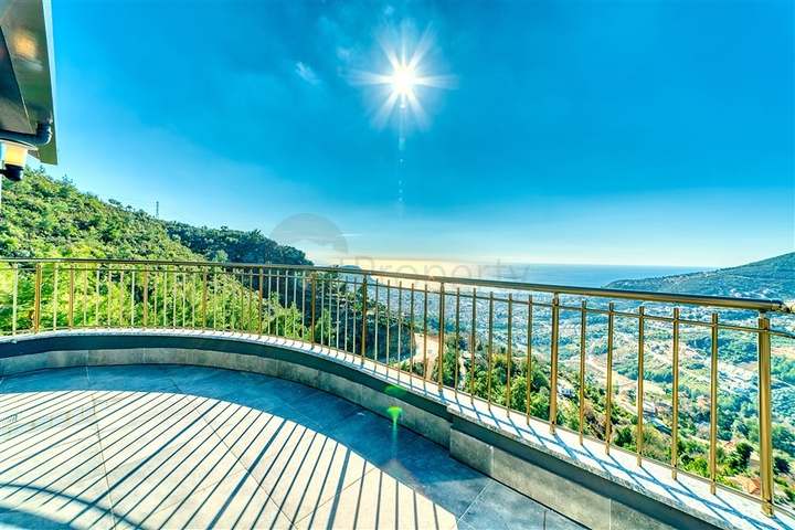 Sea view villas in the central area of Alanya