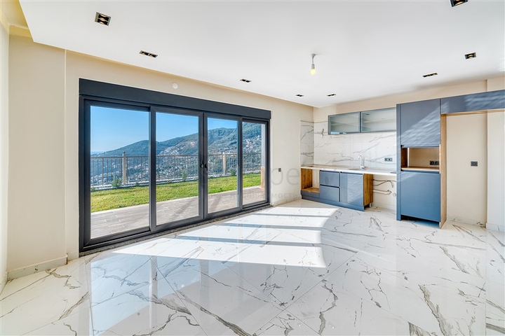 Sea view villas in the central area of Alanya