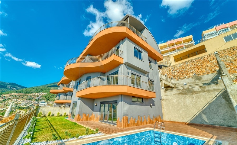 Sea view villas in the central area of Alanya
