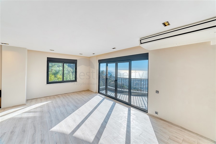 Sea view villas in the central area of Alanya