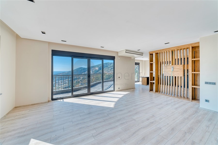 Sea view villas in the central area of Alanya