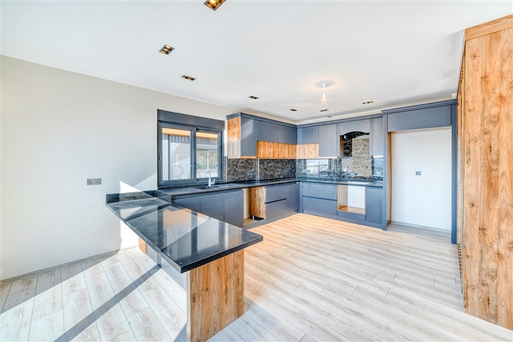 Sea view villas in the central area of Alanya