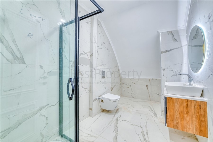 Sea view villas in the central area of Alanya