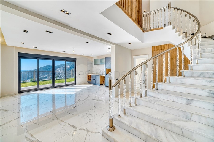 Sea view villas in the central area of Alanya