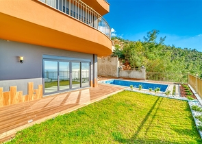 Sea view villas in the central area of Alanya