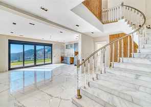 Sea view villas in the central area of Alanya