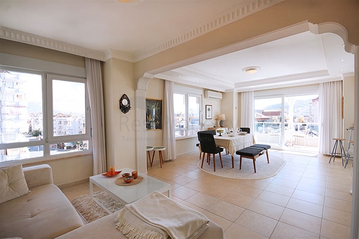 Penthouse with panoramic view in the heart of Alanya