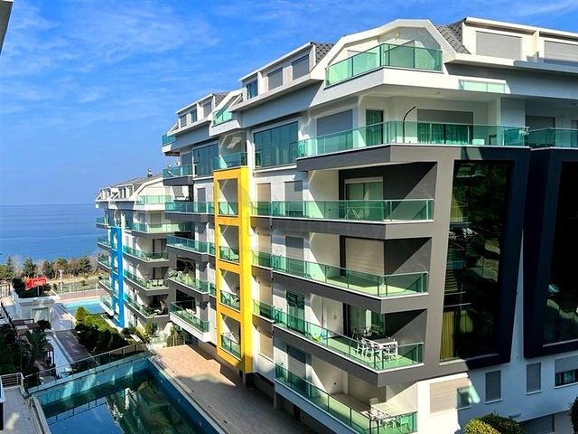 2+1 apartment in a respectable complex 50 meters from the beach in Kargicak district 