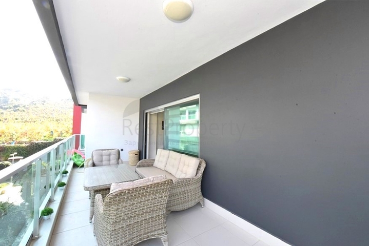 2+1 apartment in a respectable complex 50 meters from the beach in Kargicak district 