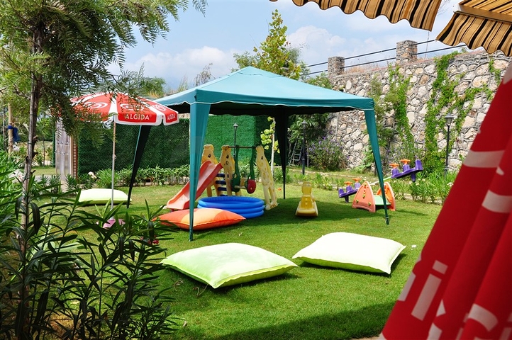 2+1 apartment in a respectable complex 50 meters from the beach in Kargicak district 