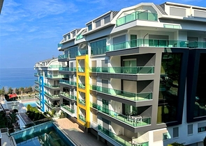 2+1 apartment in a respectable complex 50 meters from the beach in Kargicak district 