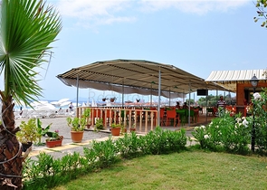 2+1 apartment in a respectable complex 50 meters from the beach in Kargicak district 