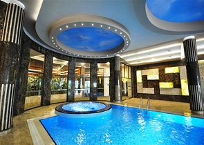 2+1 apartment in a respectable complex 50 meters from the beach in Kargicak district 