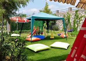 2+1 apartment in a respectable complex 50 meters from the beach in Kargicak district 