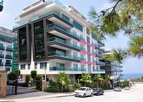 2+1 apartment in a respectable complex 50 meters from the beach in Kargicak district 