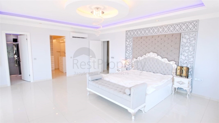 5+1 penthouse in Mahmutlar district 