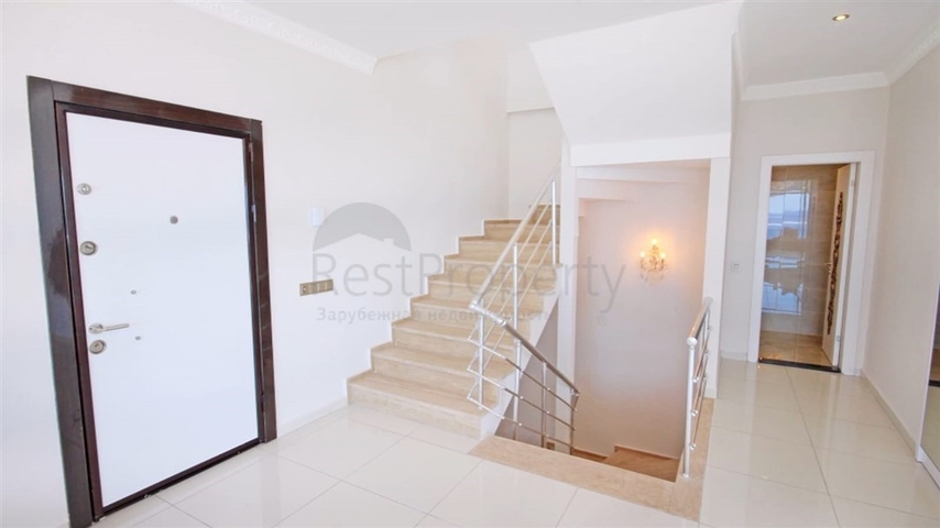 5+1 penthouse in Mahmutlar district 