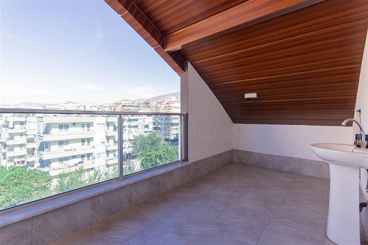 Spacious penthouse on the Mediterranean coast