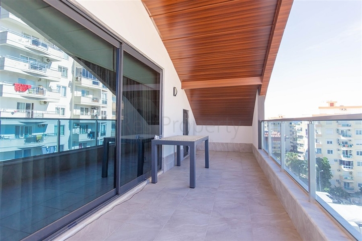 Spacious penthouse on the Mediterranean coast