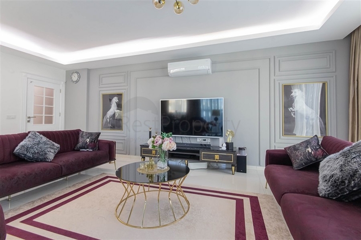 Spacious penthouse on the Mediterranean coast