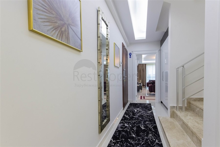 Spacious penthouse on the Mediterranean coast