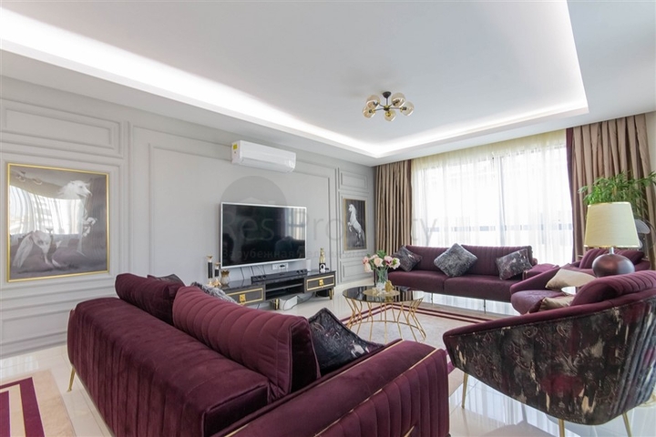 Spacious penthouse on the Mediterranean coast