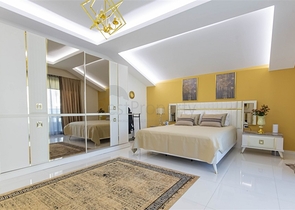 Spacious penthouse on the Mediterranean coast