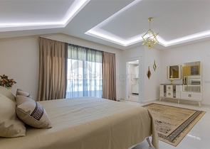 Spacious penthouse on the Mediterranean coast