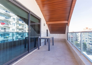 Spacious penthouse on the Mediterranean coast